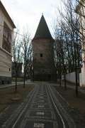 Ein walzenfrmiger Turm im Park Jaroslav Vrchlick